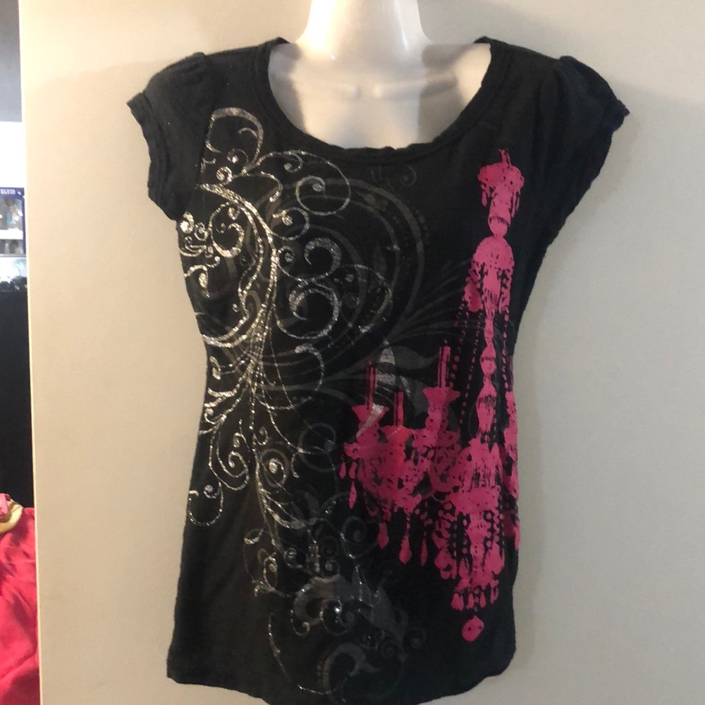 Maurice’s Black and Hot Pink Short Sleeved Tee Shirt- size small